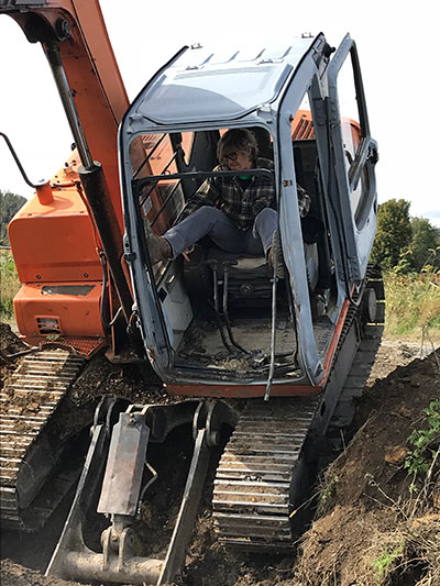 amy working machine to get rock